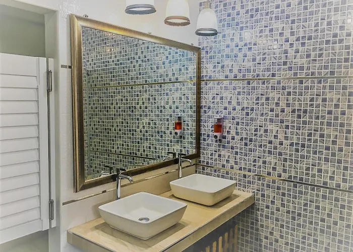 Saran Poshtel 호텔