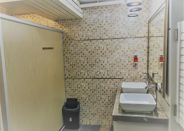 Hotel Saran Poshtel 3*